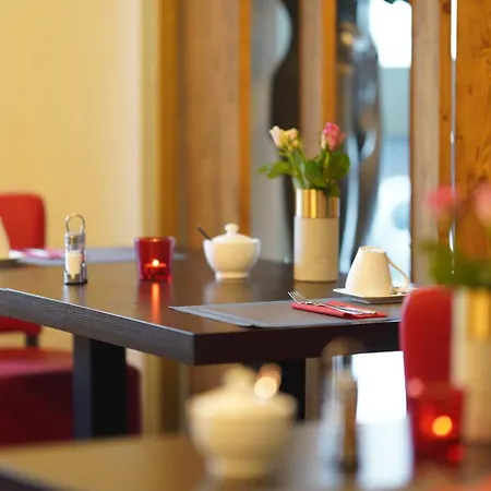 Amical Hotell 4*